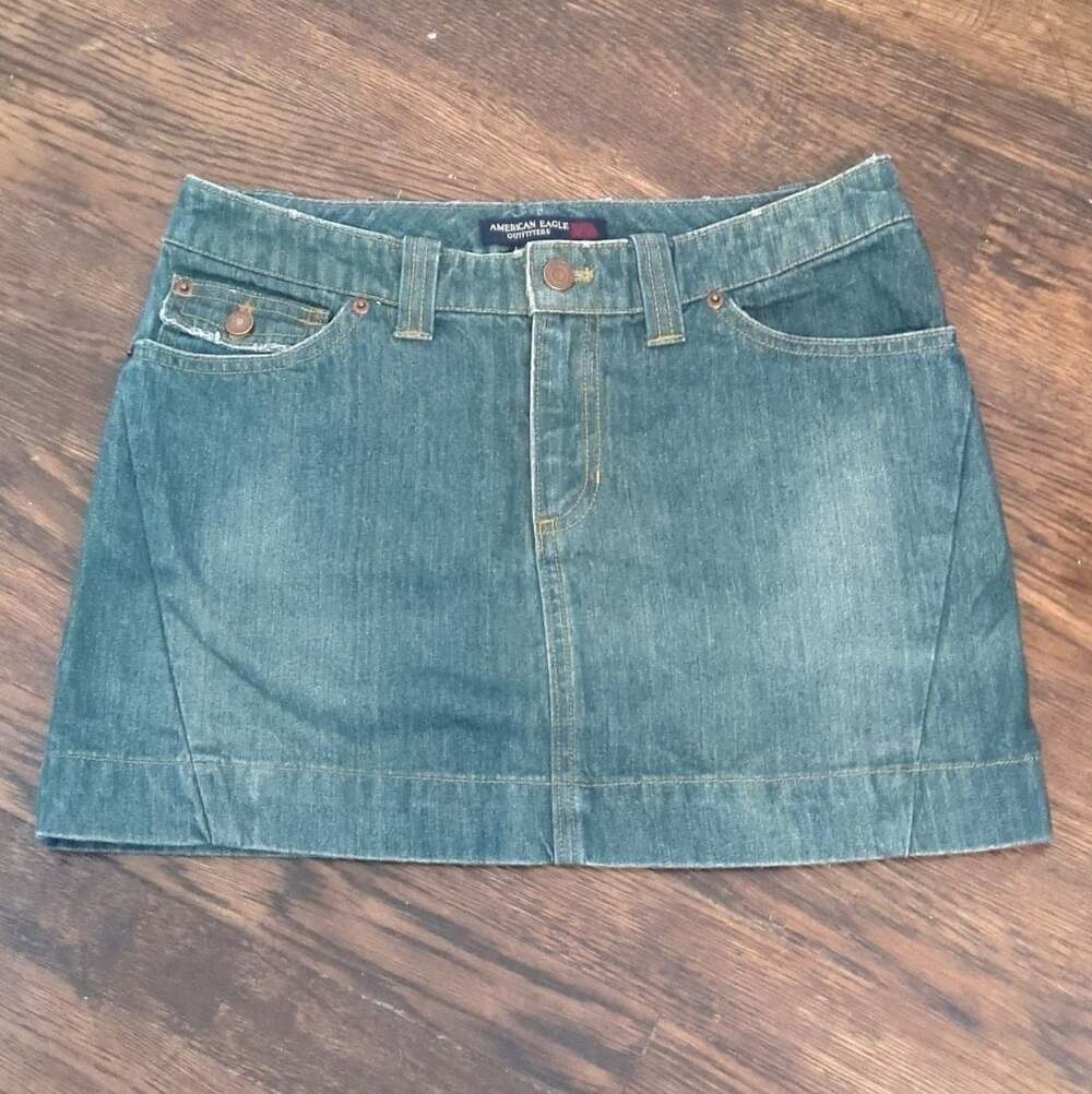 American Eagle Outfitters Denim Skirt Size 4